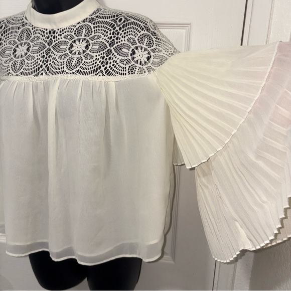 3/$15 MUST BUNDLE - Elegant Cream Lace Women's Top with Bell Sleeves - Picture 3 of 5